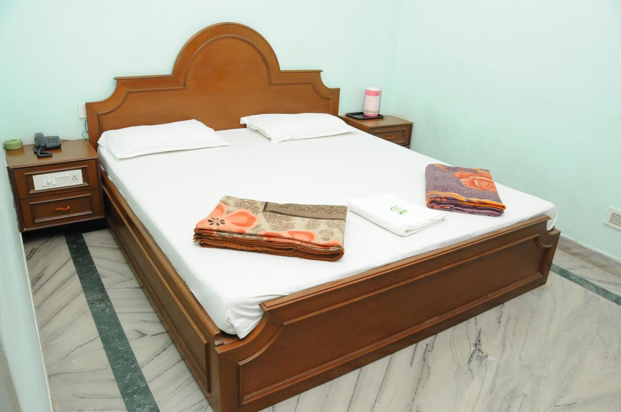Lloyds Serviced Apartments,Krishna Street,T Nagar Chennai Værelse billede