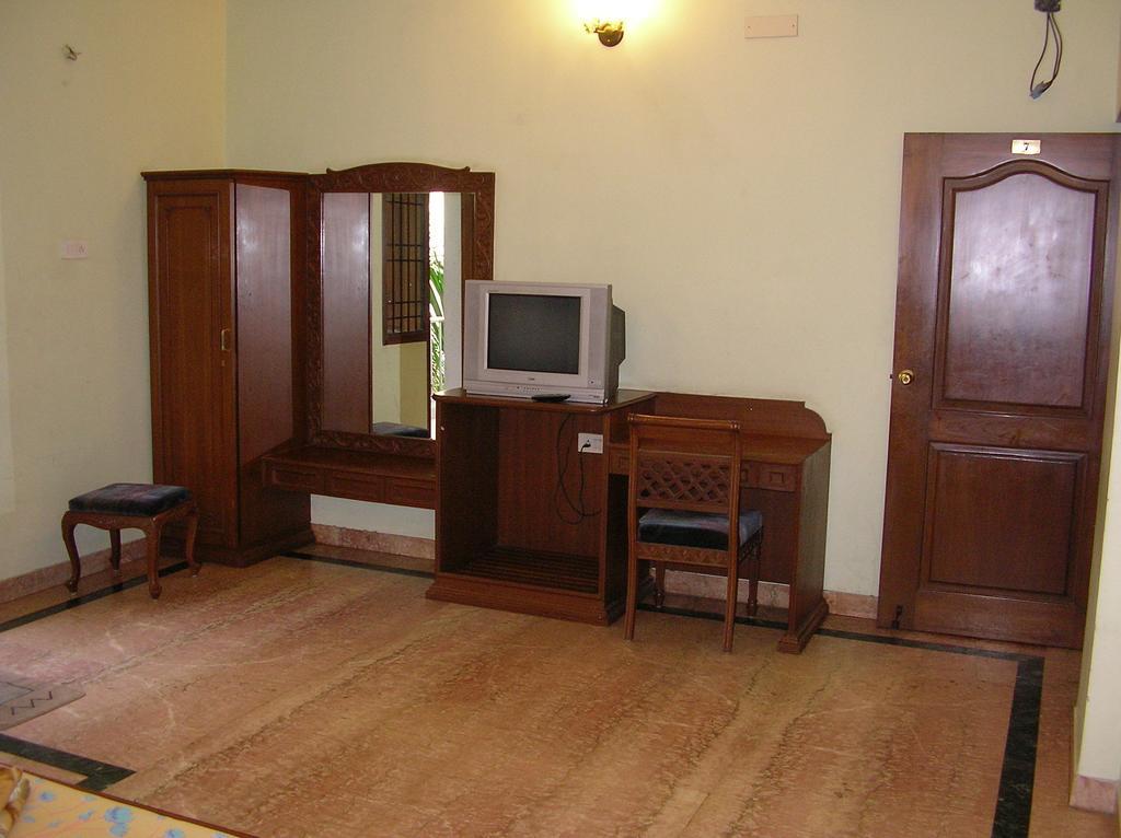 Lloyds Serviced Apartments,Krishna Street,T Nagar Chennai Værelse billede