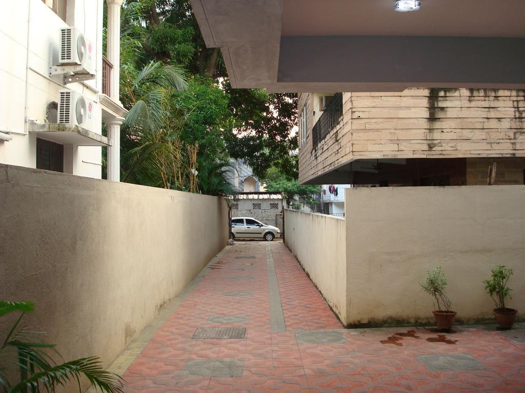Lloyds Serviced Apartments,Krishna Street,T Nagar Chennai Eksteriør billede