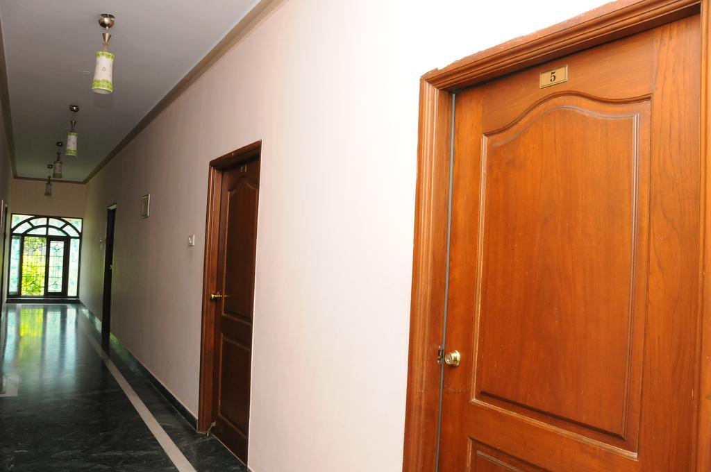 Lloyds Serviced Apartments,Krishna Street,T Nagar Chennai Værelse billede